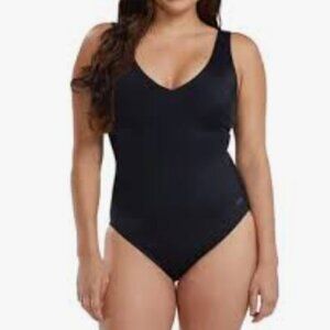 TYR Ladies One-Piece Swimsuit size XL Black UVF 50+ Chlorine Resistant